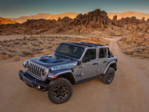 Plug-in hybrids were supposed to be Americans’ bridge to EVs. Now they’re fading from showrooms.