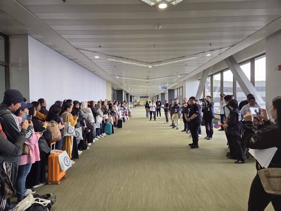 Pinoys arrive in Philippines from Qatar, Saudi Arabia amid Middle East tensions — DMW