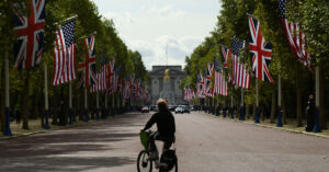 Trump praises UK troops as brave warriors after widespread condemnation