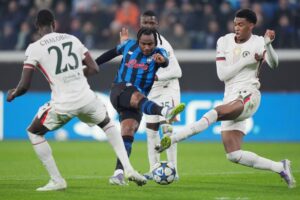 Premier League side chasing Chelsea defender