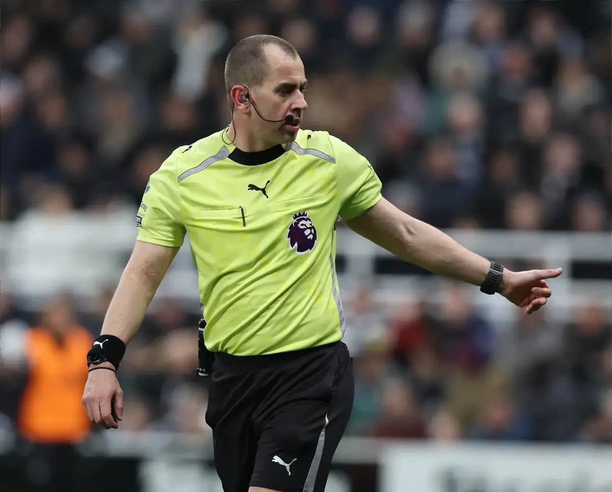 Former top referee rules on controversial Newcastle United v Manchester United incidents