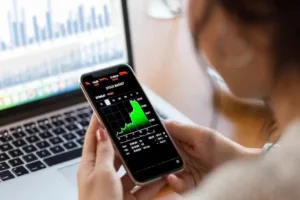 Old hands vs new kids on the block: Investment platforms battle for customers 