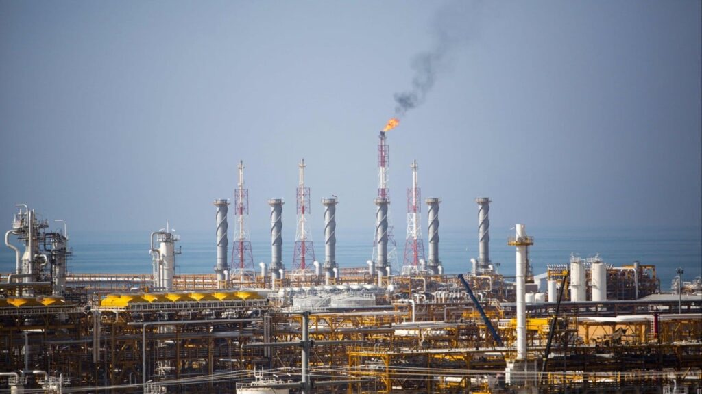 Iran threatens Gulf energy targets after Pars gas field struck, sending oil prices higher