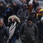 London travel news LIVE: Delays on the Metropolitan and Circle lines as faulty train hits services