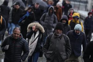 London travel news LIVE: Delays on the Metropolitan and Circle lines as faulty train hits services