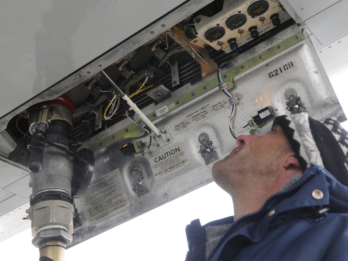 Some Canadian airlines looking at price increases as jet fuel costs rise