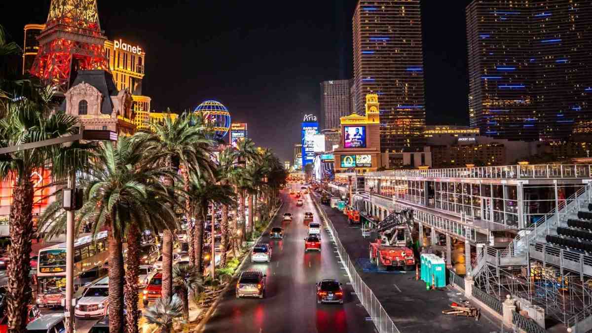 Iconic Las Vegas Strip destination closes without warning