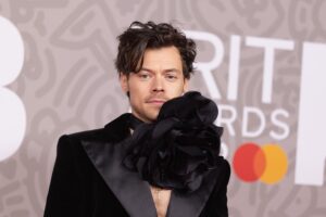 Harry Styles Set to Host and Play SNL