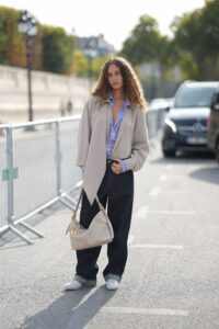 How to Style Dark Blue Jeans for Spring, According to the Fashion Pros