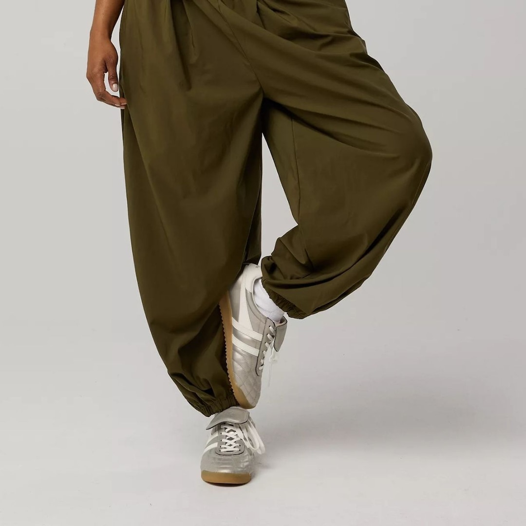 Balloon Pants Are the New Wide-Leg Pants for Spring 2026