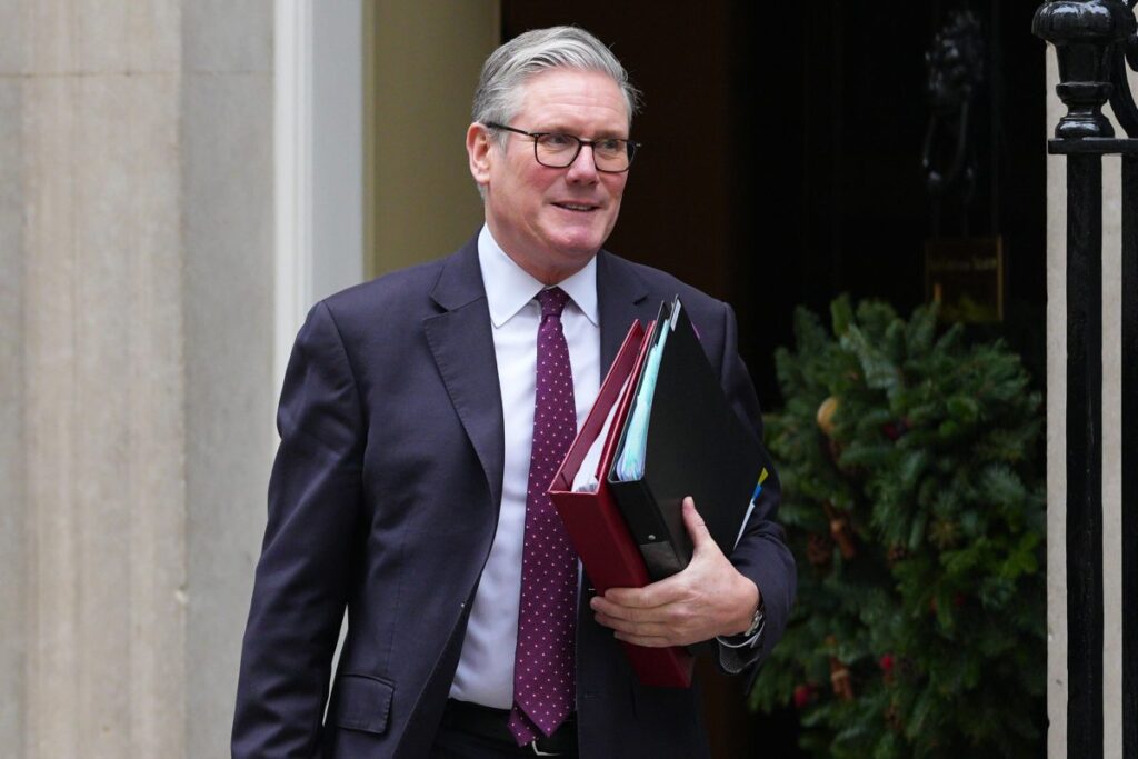 FTSE 100 Live: Bonds in focus as Starmer’s leadership on brink