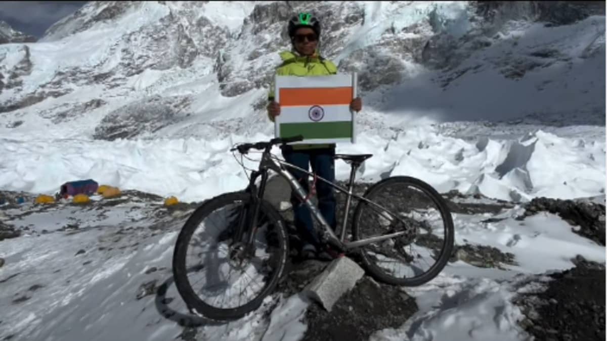 Gorakhpur to Everest Base Camp via Kathmandu: Divya Singh’s 14-Day Extreme Cycling Journey Stuns the Internet