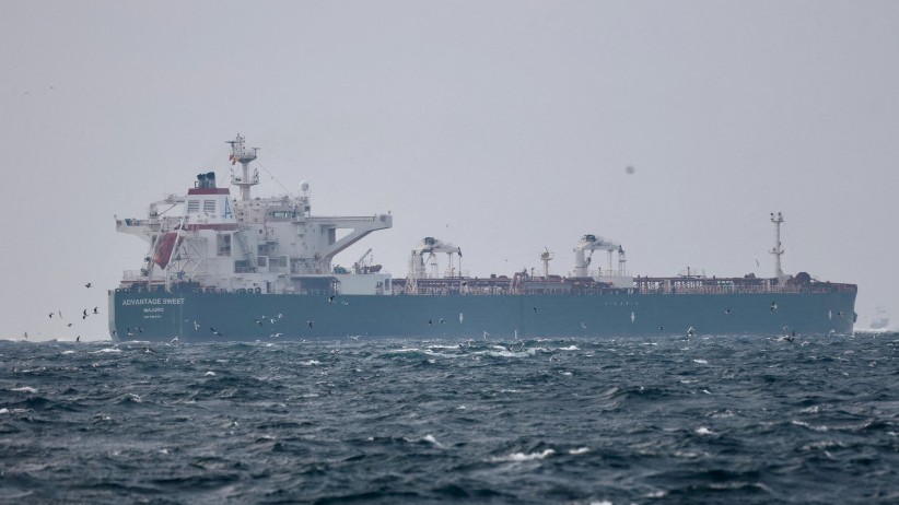 Oil Tankers Test Hormuz Reopening