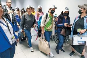 10 Pinoy sailors from Qatar return home