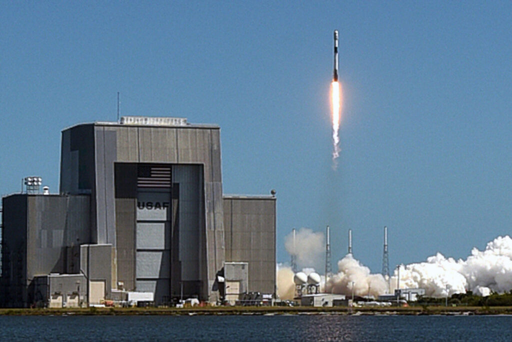 House satellites licensing bill leaves out Senate compromise