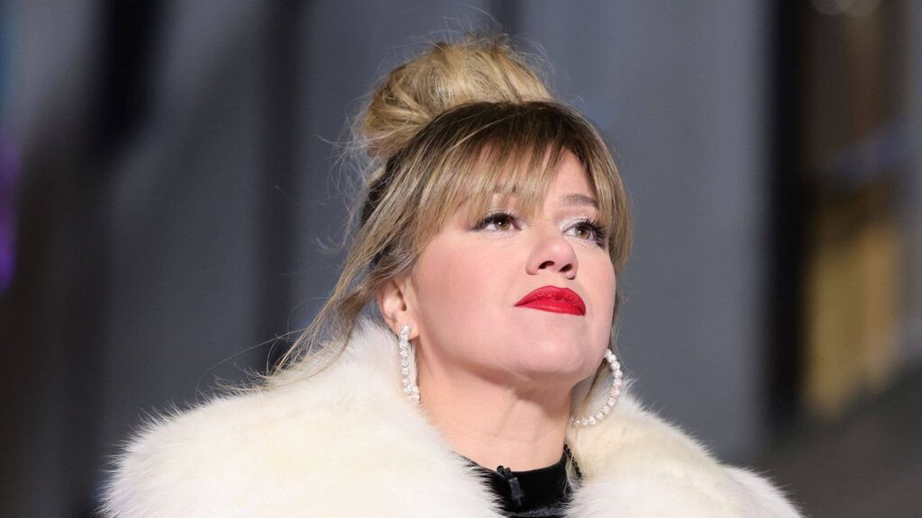 Kelly Clarkson exposes ‘lying’ American Idol 24 years after winning the competition