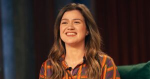 Kelly Clarkson Says American Idol Never Gave her a Car