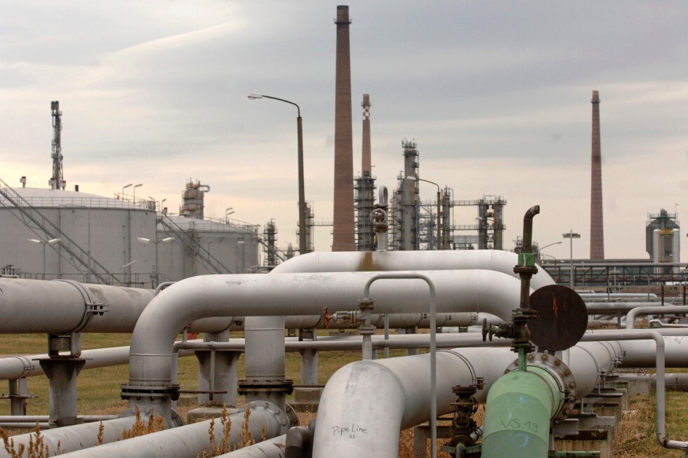 EU offers to pay Ukraine to fix a pipeline carrying Russian oil to Europe