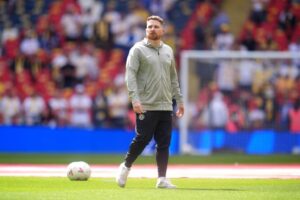 Chelsea and Man United battling it out for Premier League midfielder