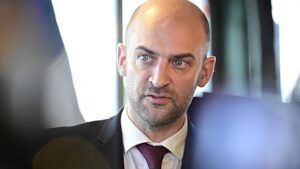 French FM and UN peacekeeping chief discuss CAR peace initiatives