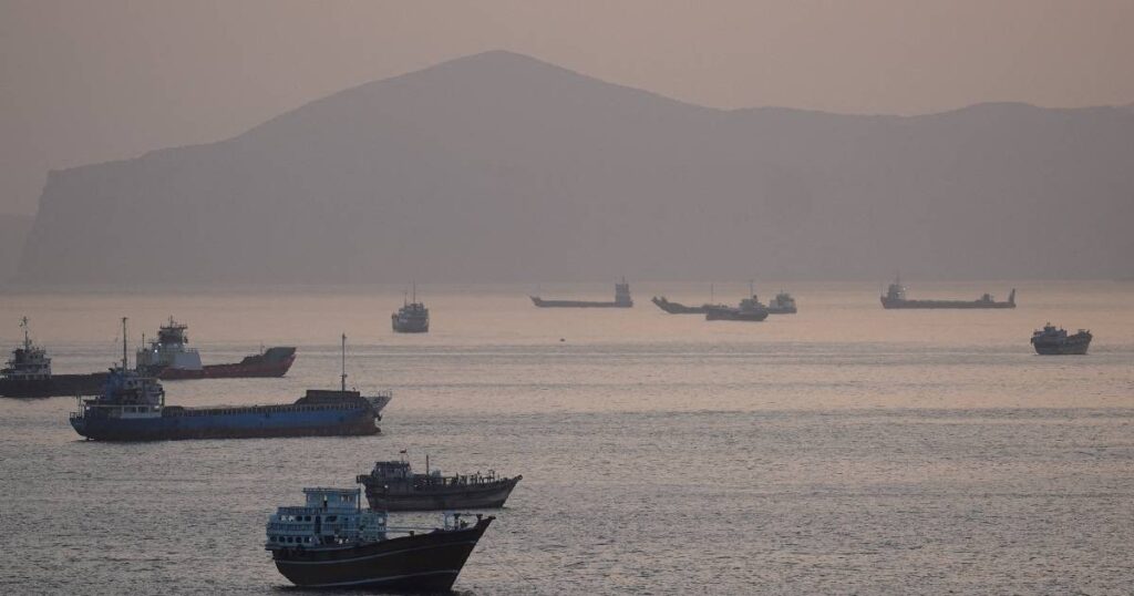 US says it has missile destroyers in Gulf and two American ships have crossed Strait, World News