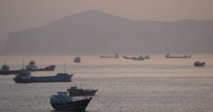 US says it has missile destroyers in Gulf and two American ships have crossed Strait, World News