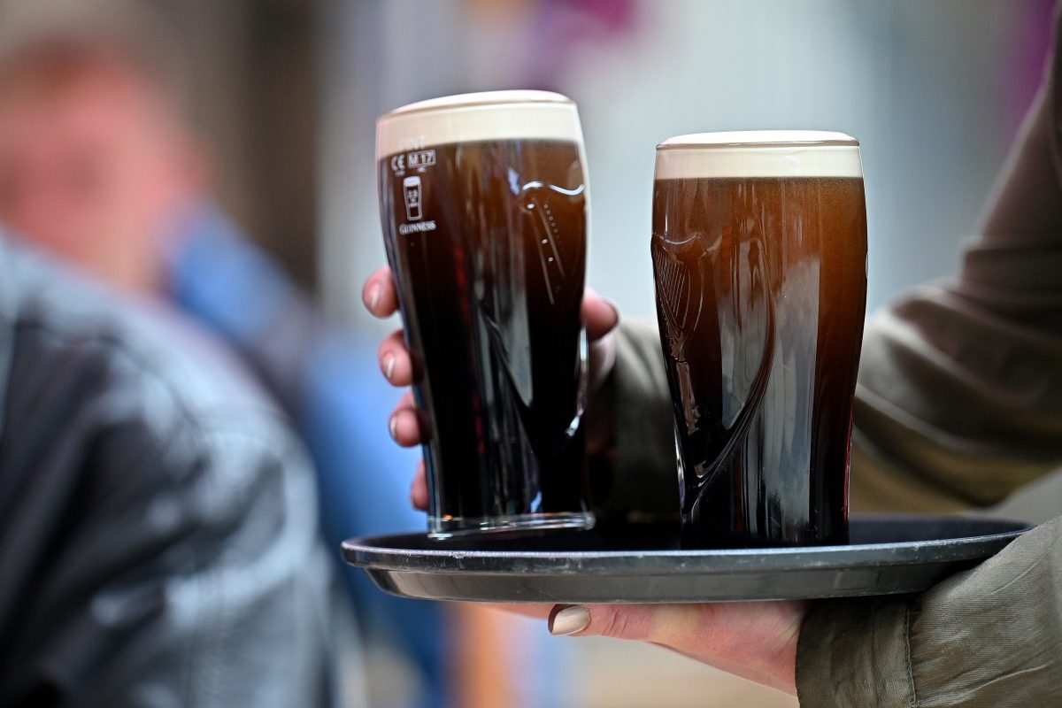 No, a pint does not cost £10 in London (see for yourself)