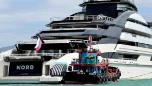 This $500 mn Russian Superyacht Just Crossed Strait Of Hormuz. Check What’s Inside