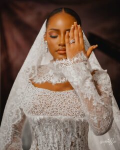 Versatile, Regal and Breathtaking! This White Wedding Look Guarantees Bridal Perfection