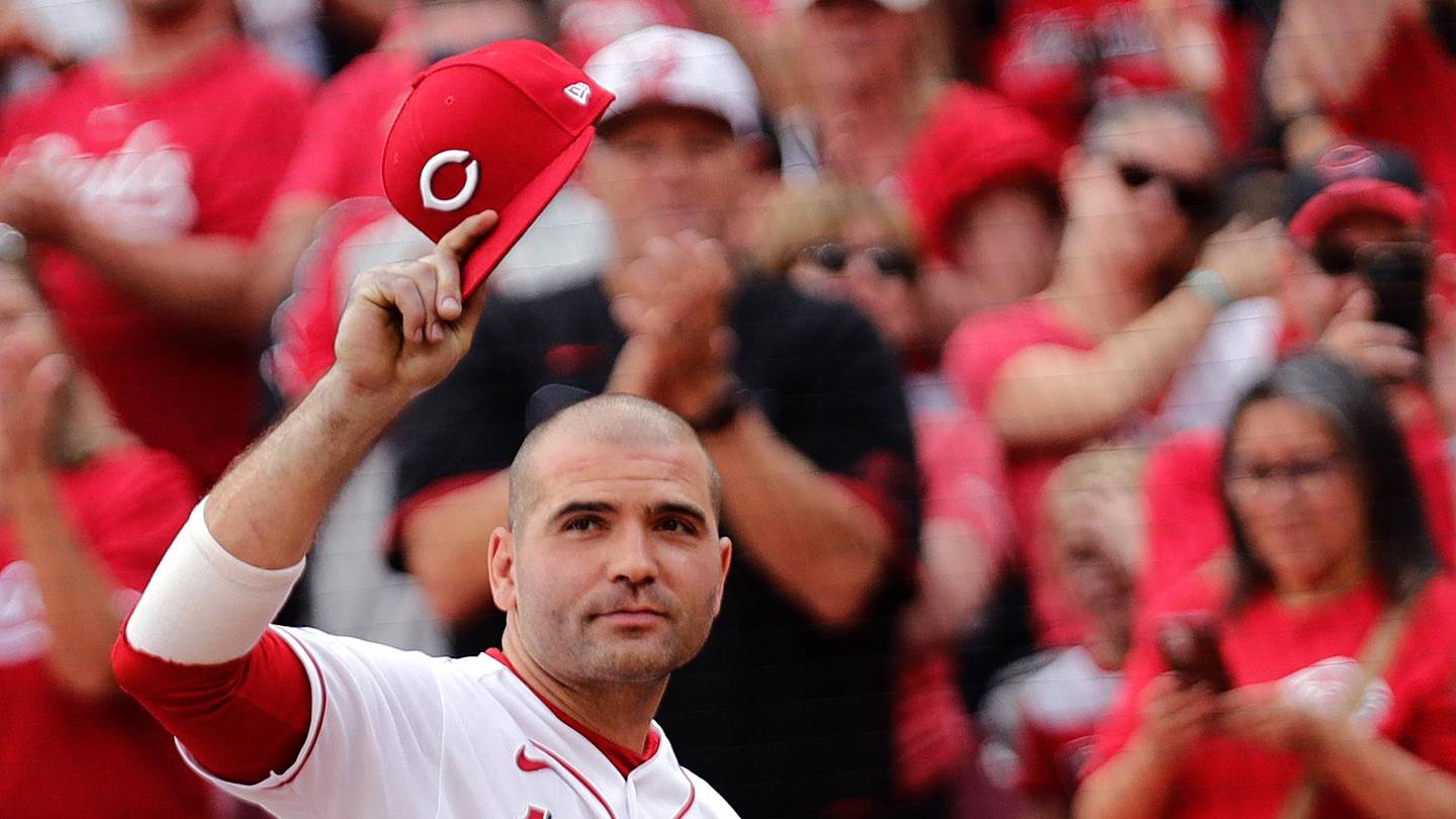 Reds Legend Gives Thanks to Fans With a Special Gift Outside Great American Ballpark