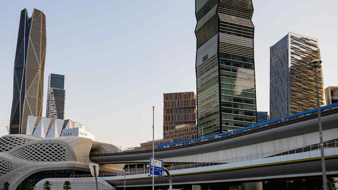 Saudi Arabia stops new work for consultants as war rattles finances