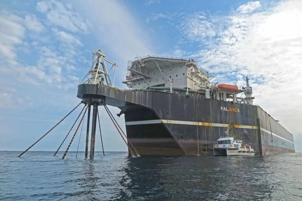 Trio enlarges their slices of two Angolan offshore blocks