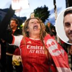 Arsenal fans cash in receipts on Neville and Carragher