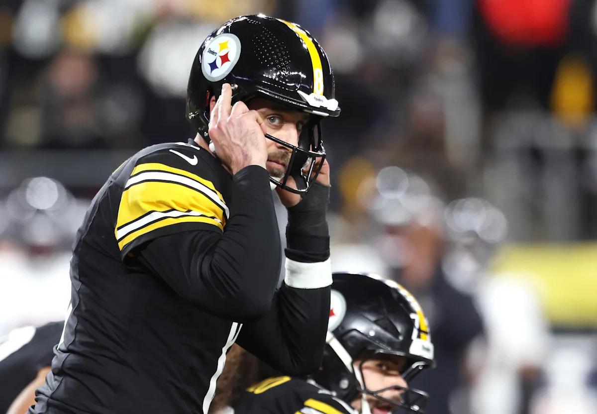 Aaron Rodgers climbs list of oldest QBs in NFL history with Steelers return