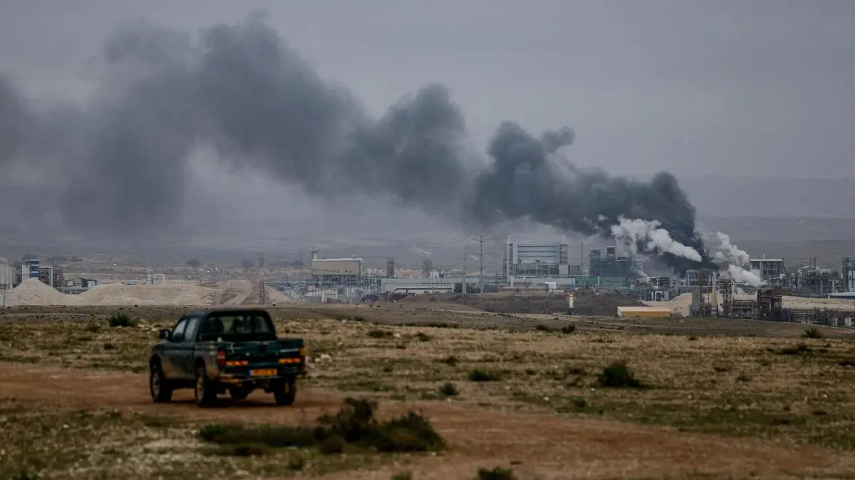 Iran warns US against ground invasion as regional diplomats seek end to war