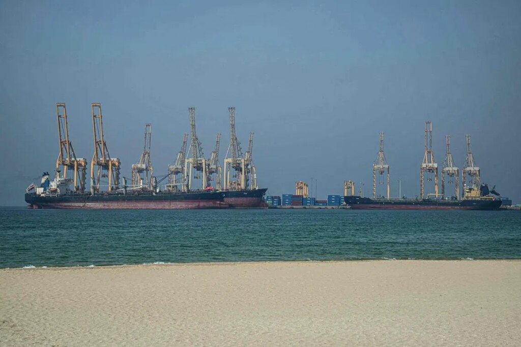 Gulf countries’ plans to bypass Strait of Hormuz still far off, experts warn