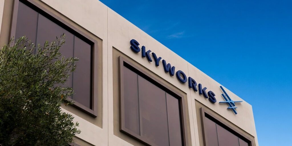 Skyworks (SWKS) Stock Climbs After Earnings Beat and Big OEM Win