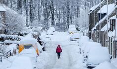 UK weather maps show 4 snow bombs hitting UK in days as temperatures plunge