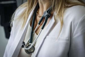 U.S. firm being paid ‘minimal’ for Manitoba’s ER doctor hunt: minister