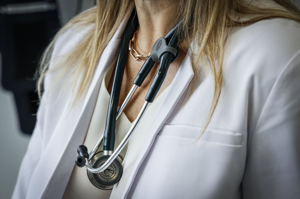 U.S. firm being paid ‘minimal’ for Manitoba’s ER doctor hunt: minister