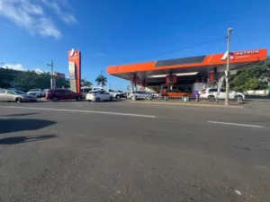 Motorists rush to fill tanks before fuel price increase