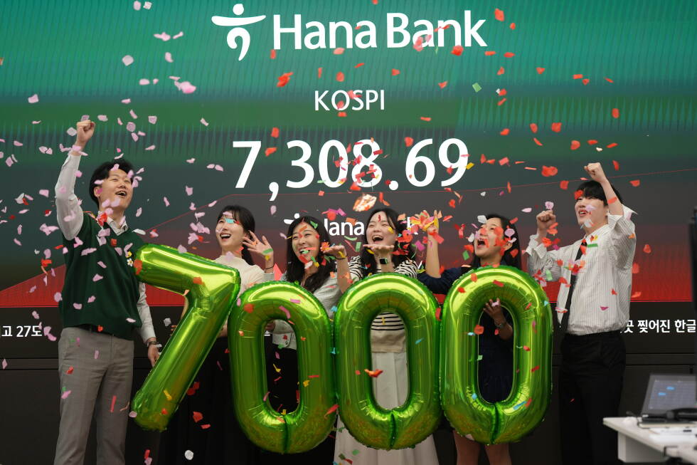 South Korea’s Kospi tops 7,000, surging 7% on a rally in tech shares