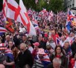 Tens of thousands join rival marches in London