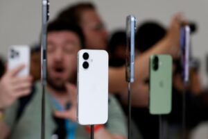 Apple Loop: iPhone 18 Pro Specs, An Apple History Podcast, iPhone 17 Battery Fix
