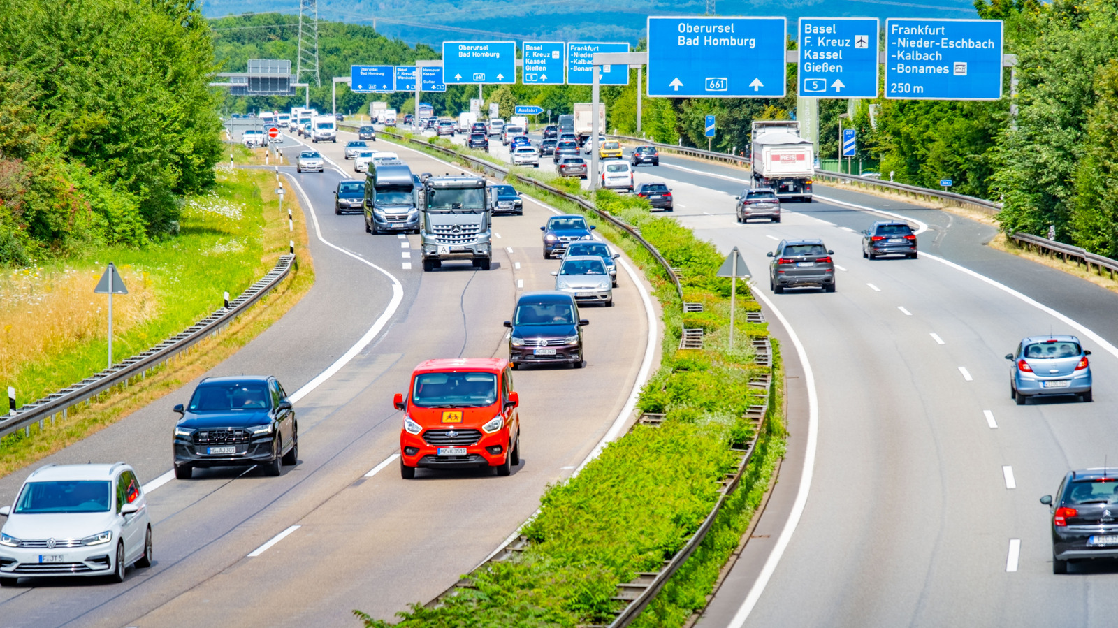 These Common US Driving Habits Could Get You A Ticket In Europe