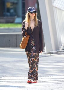 7 Flip-Flop Outfits That Don’t Sacrifice Style for Comfort
