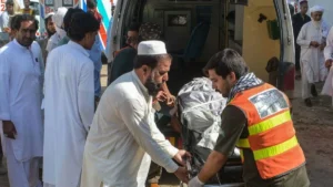 2 roadside bombs in northwest Pakistan kill at least 7