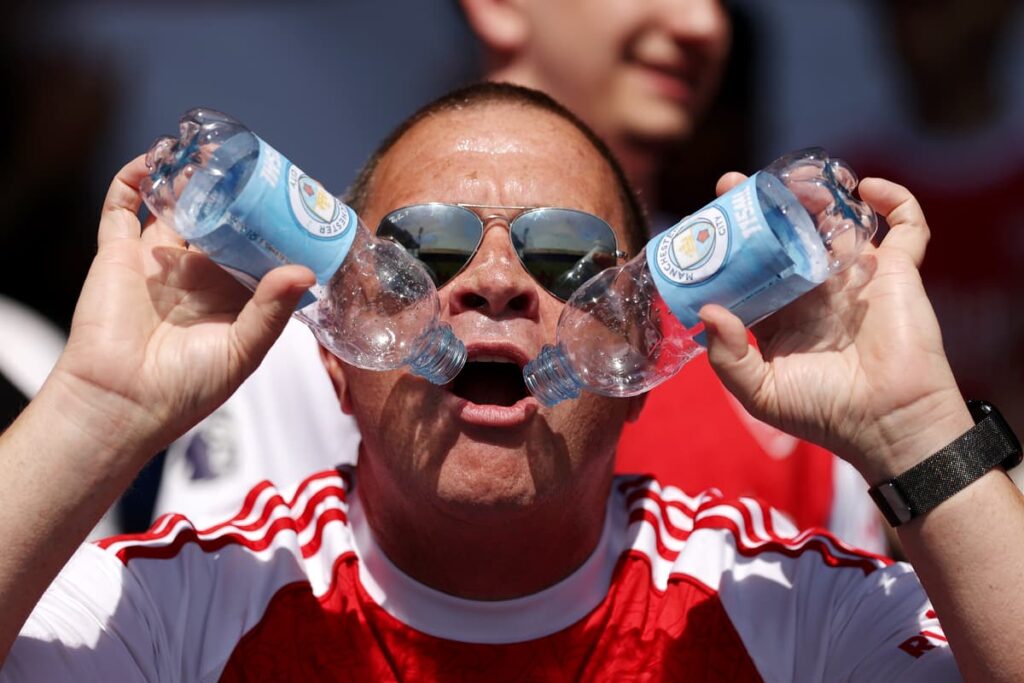 London heatwave LIVE: Capital sizzles in 32.3C on hottest May day in 79 years as tropical night looms